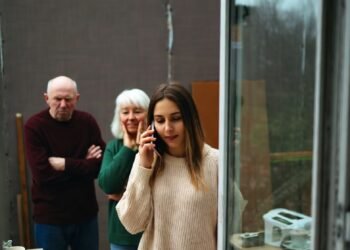 Родители продали дом и оформили новую квартиру на сына — а жить всё равно хотели у меня