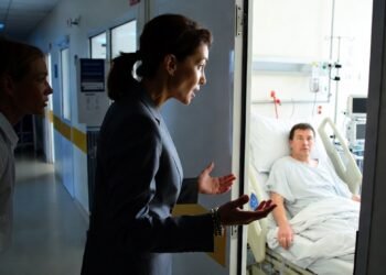 После каждого её визита мне хуже — и санитарка поняла, почему