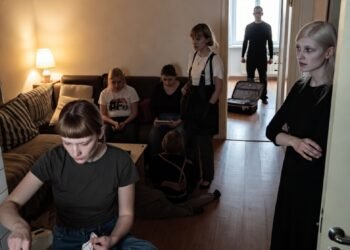 В моём доме жила толпа “родни”, пока я не выставила им настоящий счёт